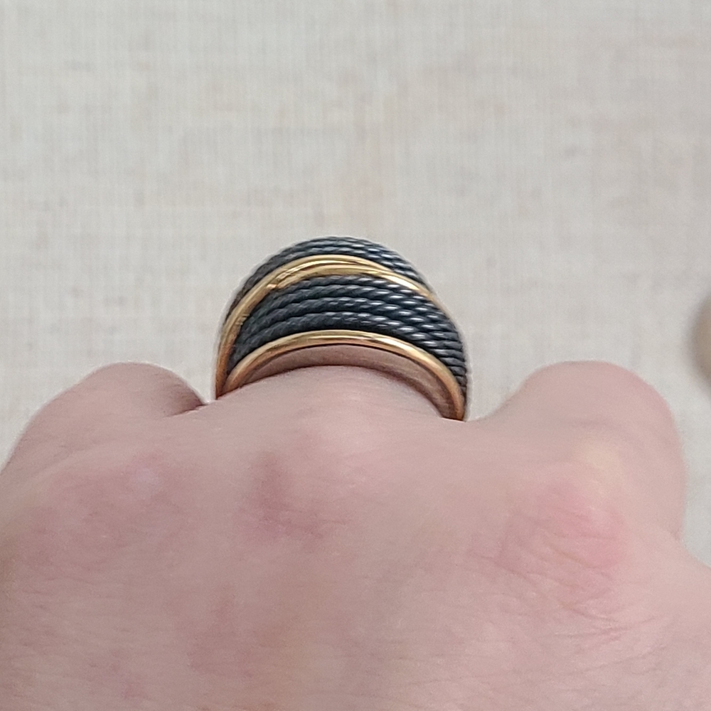 David Yurman Origami Crossover Ring In Blackened Silver and Gold - Picture 10 of 13